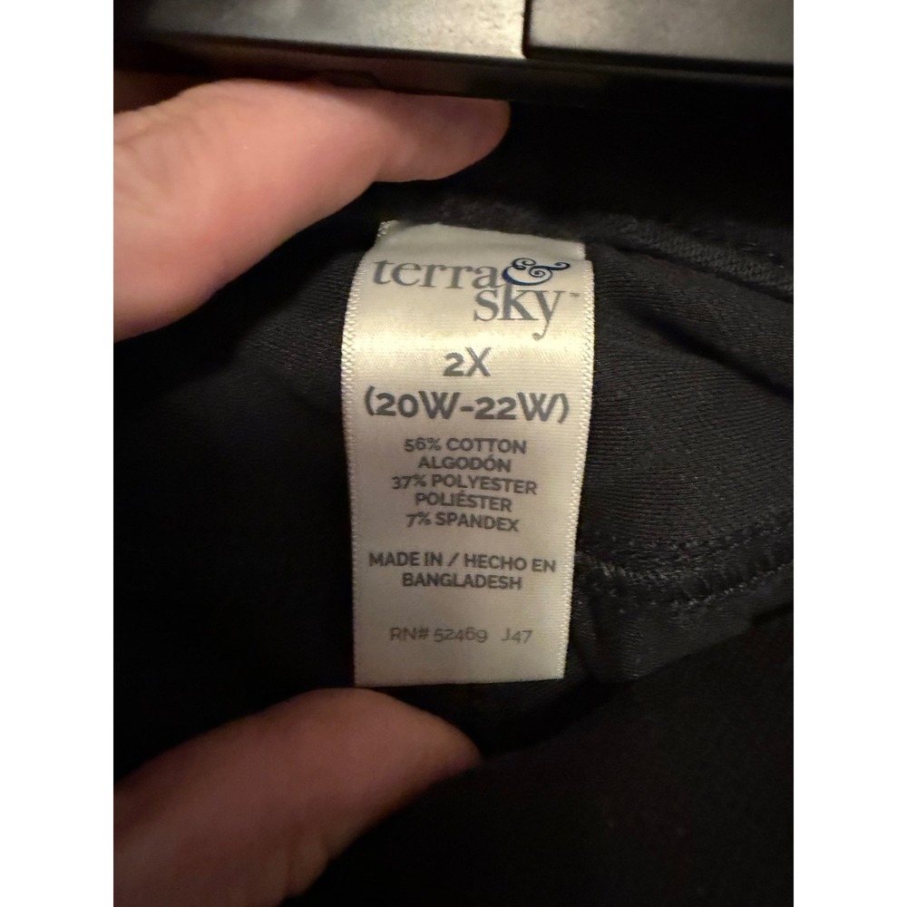 Terra & Sky Black Pull On Cropped Pants Plus Size 2X 20W-22W Stretch Capris - Picture 5 of 5